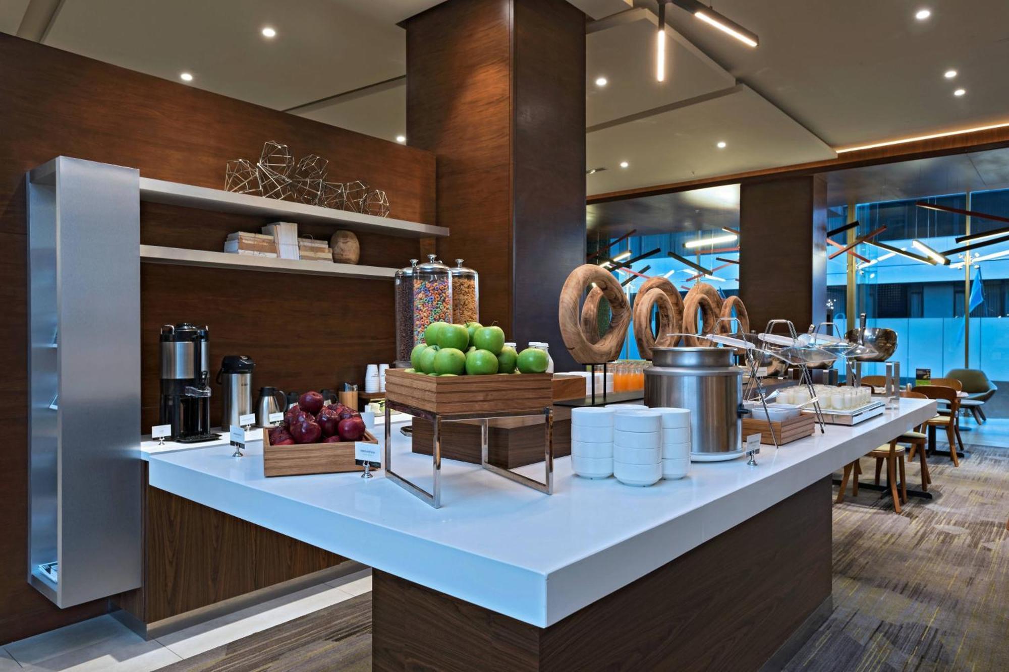 Courtyard By Marriott Ville de Guatemala Extérieur photo