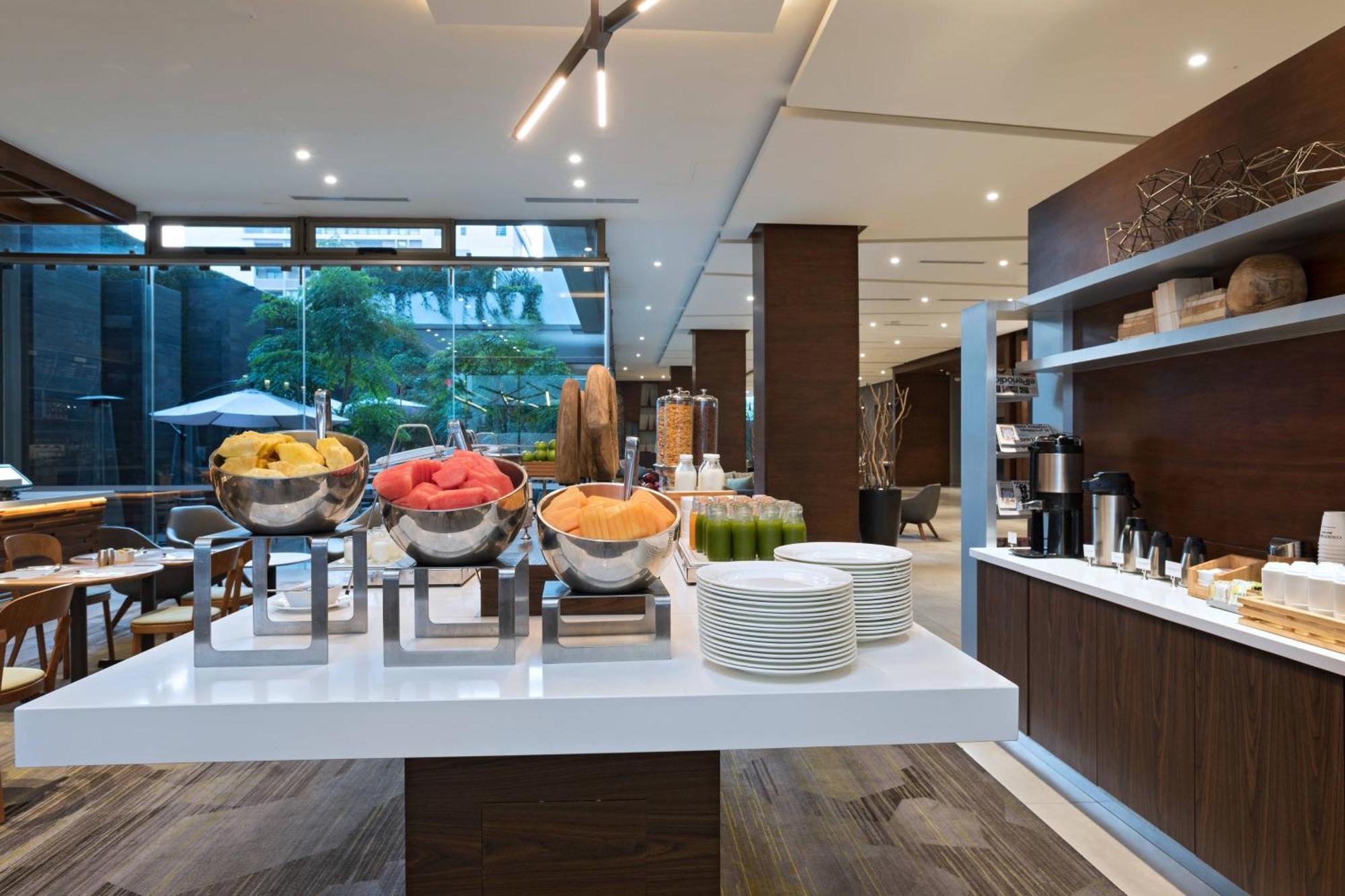 Courtyard By Marriott Ville de Guatemala Extérieur photo