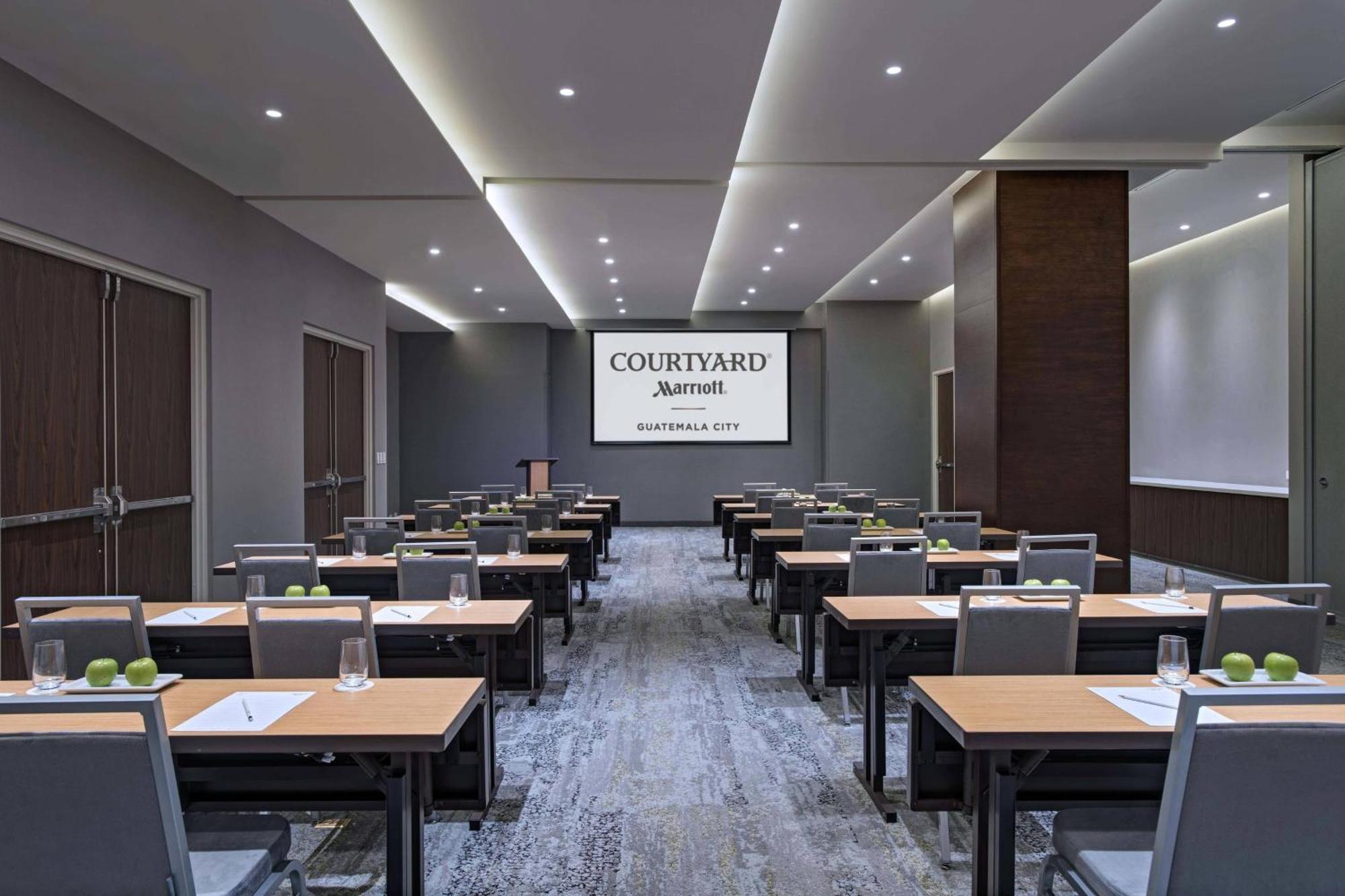 Courtyard By Marriott Ville de Guatemala Extérieur photo